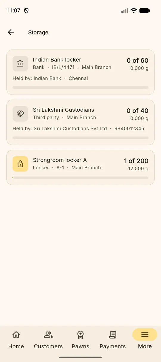 The storage screen listing locations with counts, weights and capacity bars